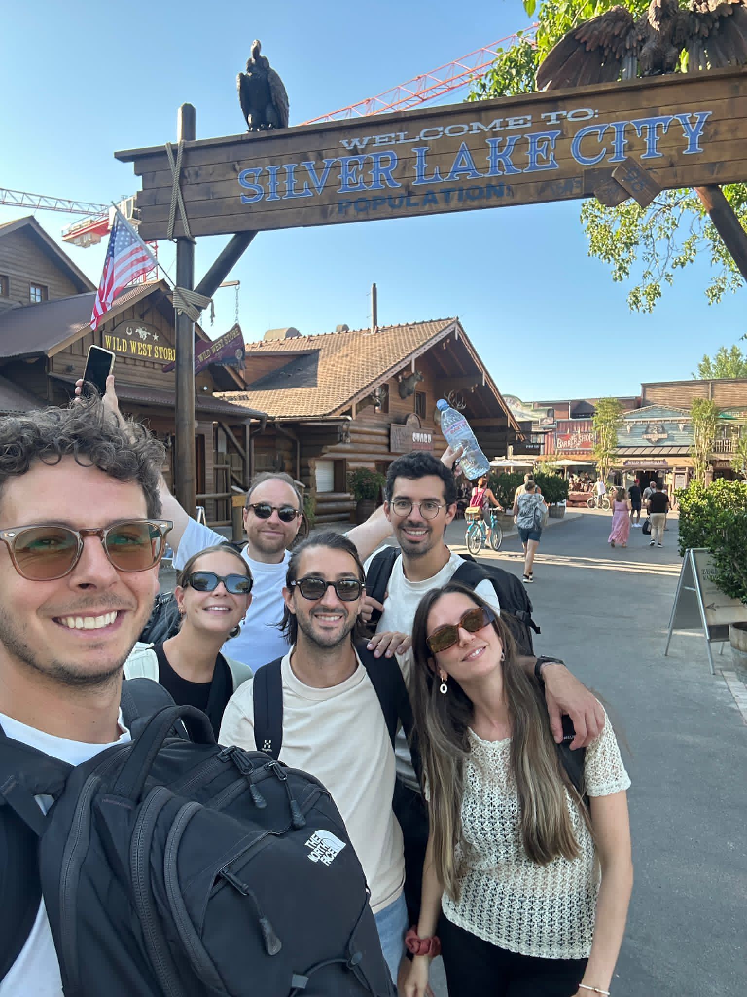 Groupe devant Silver Lake City